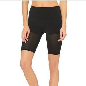 ALO High-Waist Lavish Short in black XS